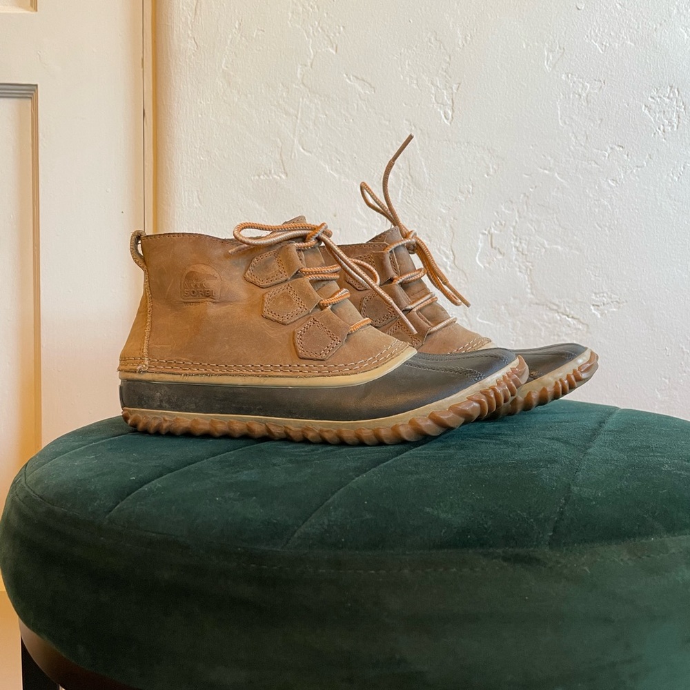 Sorel Out N About Leather Duck Boots 7 1/2